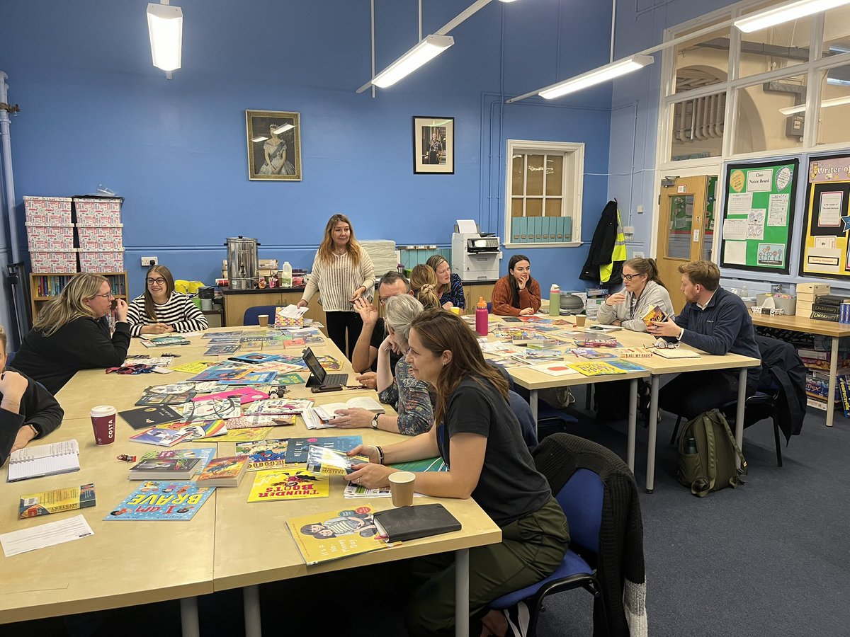 Teachers discussed the characteristics of reading at our launch session last night <a href="/OpenUni_RfP/">Reading for Pleasure 🧶</a>