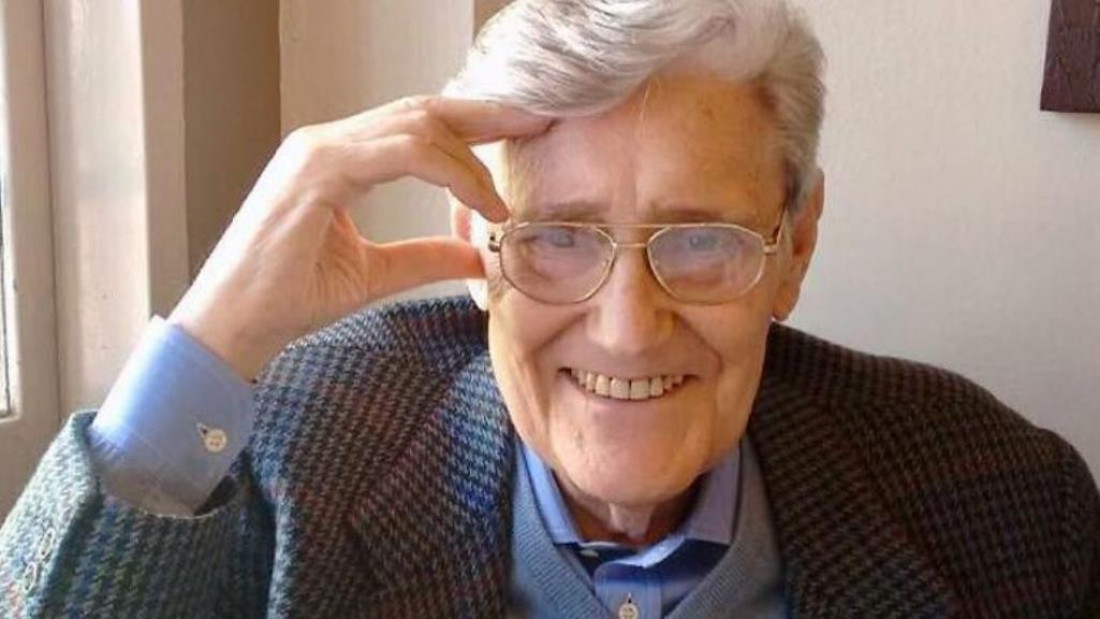 JorgeOOrgaz's tweet photo. Hoy cumpliría años Eduardo Angeloz el gobernador de la transición democrática y conductor de una Cordoba pujante y solidaria que todavía se recuerda. Defendió hasta el último momento de su vida las banderas del radicalismo. Nos hiciste sentir que valía la pena jugarse por ellas. https://t.co/fa3K9HXQWf