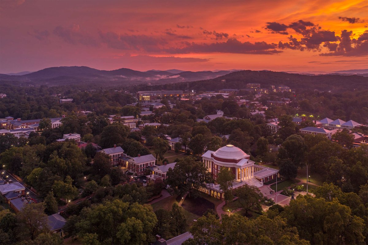 📢 I am recruiting PhD students in Data Science at UVA to start Fall 2025!

Come join a wonderful group working on Responsible ML/NLP in Ever-Changing Environments🎉

More info on my website: tomhartvigsen.com/research-group