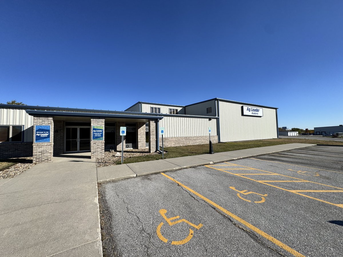 Jess and I have had the opportunity to travel to the US for a bit of a holiday and part of it has been checking out farming in America. We saw some corn harvest, caught up with US Dealer HTS Ag and Ag Leader head office. Then off to Chicago and New York.