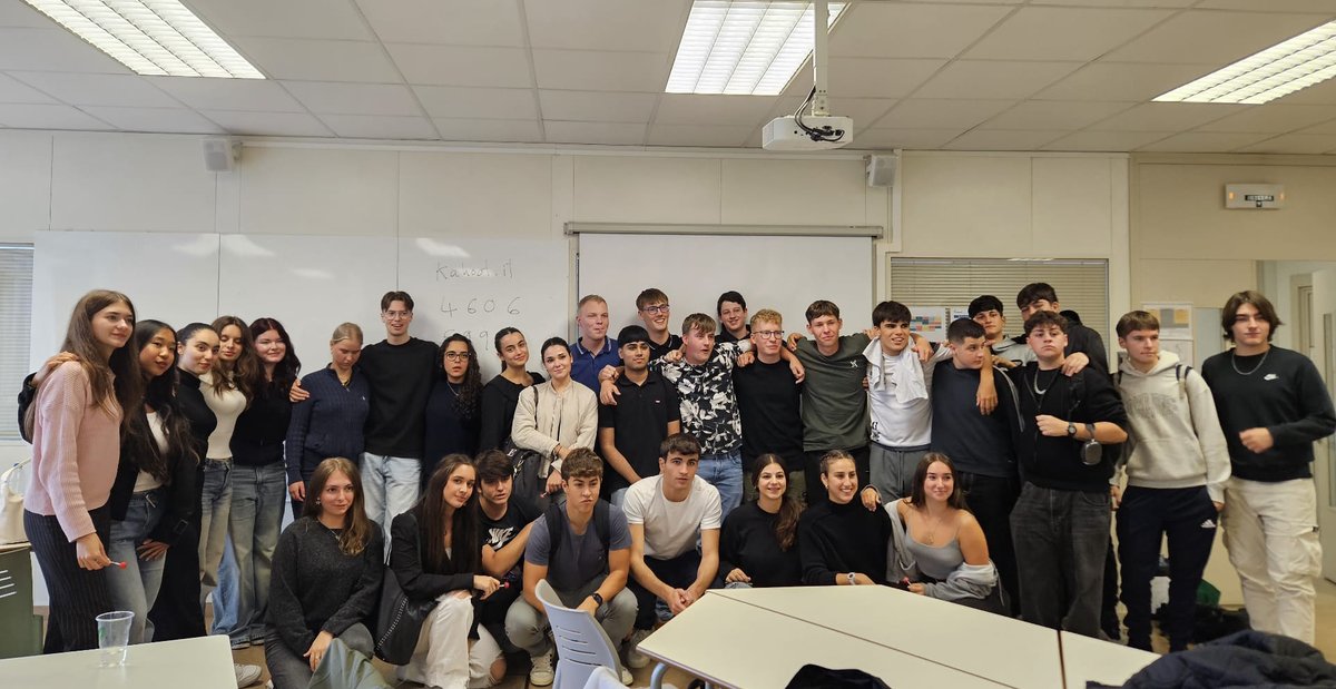 Last week we celebrated the "Global Days" with great students and teachers from the Netherlands, Germany, Barcelona and San Sebastian.
As part of the programme we visited Ternua where they told us about their sustainable clothes production. After that students made videos in