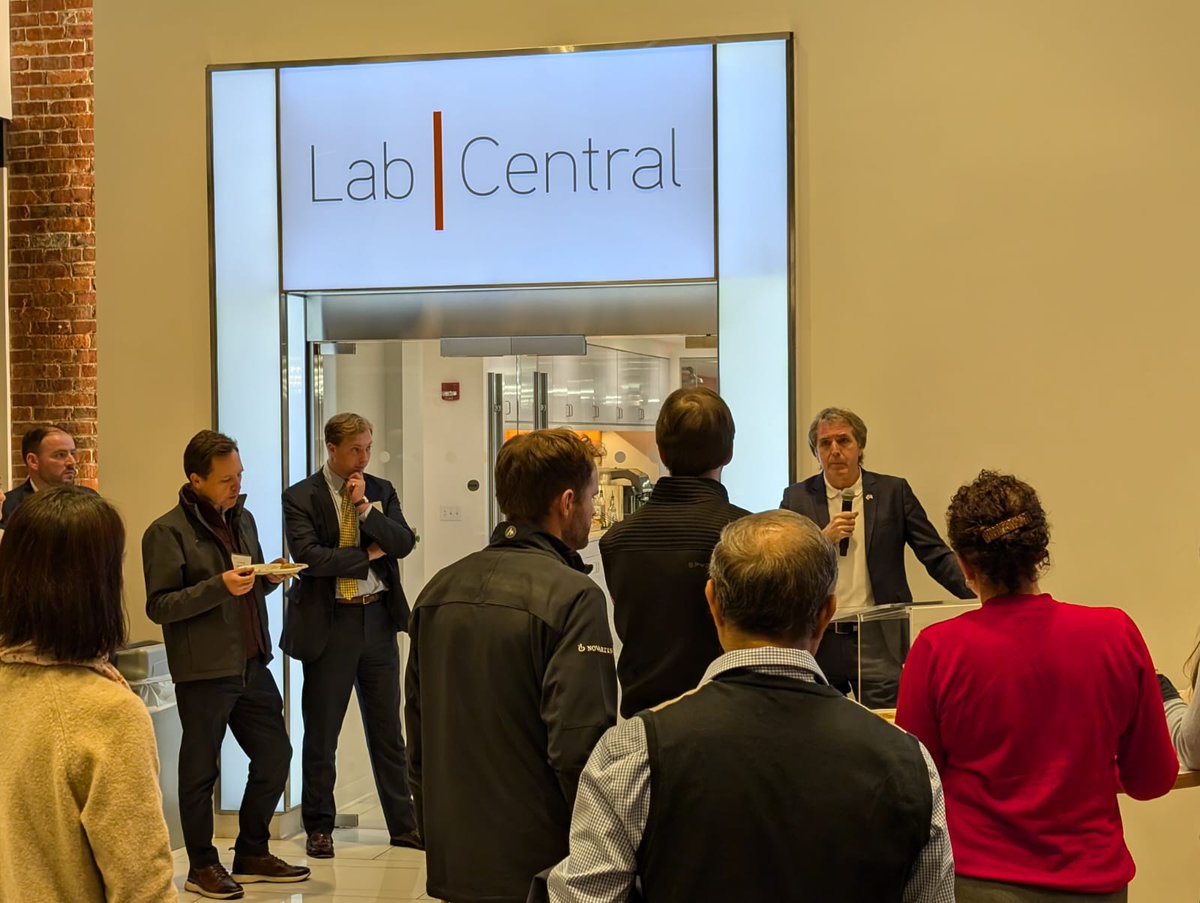 UKinBoston's tweet photo. Back by popular demand: Boston Biotech Brits Curry Night! Last night we were joined by Mayor of Liverpool Steve Rotheram @LCRMayor as we gathered at @LabCentral to promote UK-US innovation and collaboration in life sciences 🇬🇧🇺🇸 @LpoolCityRegion @biztradegovukNA https://t.co/bQkXiHPfIT