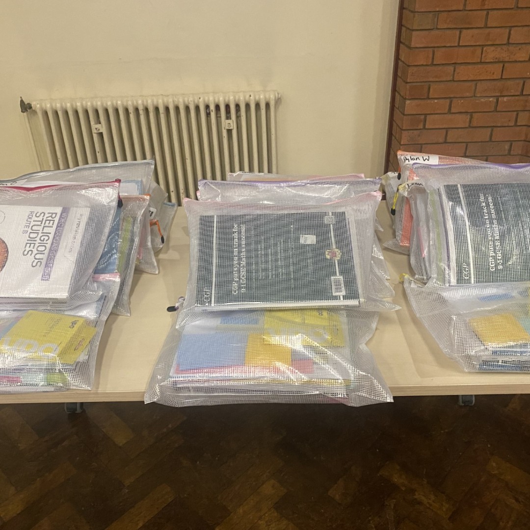 SalesianAcademy's tweet image. 📚🗓️👩‍🎓KS4 INFORMATION EVENING

Our KS4 drop in session for our Year 11 parents is on Monday 21st October, 4pm -5pm. 

Come along to receive your child&apos;s bespoke revision pack and for key information about their academic journey this year.

#Year11 #SASJB #KS4 #Revision #Community