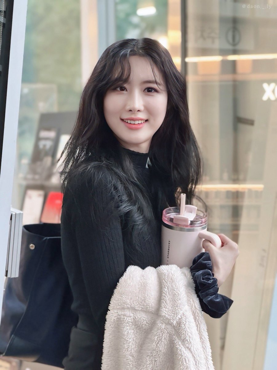 daon_ly's tweet photo. 241018 잔혹동화 생존기 리딩공연 퇴근길
#주다온 배우님 🖤 https://t.co/zgq8yp7oLQ