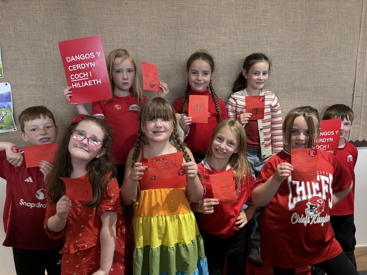 ParcyTywyn's tweet photo. Blwyddyn 3 yn dangos y cerdyn coch i hiliaeth heddiw
#RedCardToRacism https://t.co/AdU1ujv78U