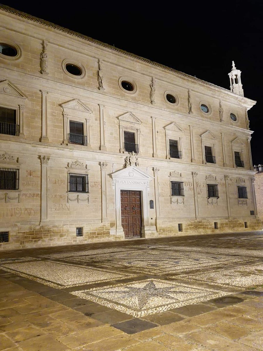 Disfruta de la arquitectura renacentista mientras aprendes español en Euroidiomas Spanish School en Úbeda - Patrimonio de la Humanidad.

El Palacio Juan Vázquez de Molina o de las Cadenas obra de Andrés de Vandelvira (siglo XVI).

euroidiomas.eu

#ubeda #jaen #spain
