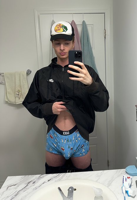 2 pic. https://t.co/CbqGpAC8l8
? I’ll be texting today if you wanna shoot your shot ? https://t.co/9