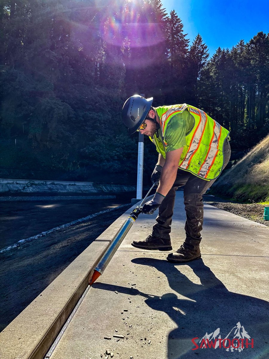 AlbionEngCo's tweet photo. Awesome photo by @sawtoothcaulking. Soak up the sun while you still can!
"The days are getting shorter, and we are soaking up every bit of sunshine while we can!" #SawtoothCaulking #AlbionFridayFeature #FridayFeature #AlbionTools #WeDispenseThat #DispensingSolutions #albioneng https://t.co/XiRDujA2eR