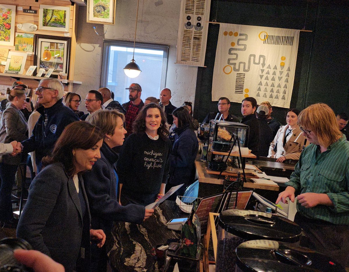 DMacLeanWOOD's tweet photo. Governor's Gretchen Whitmer, Maura Healey and Kathy Hochul stop by The Stray on Grand Rapids'  South side for a coffee and chat with swing state voters ahead of Vice President Harris' visit to the city later today. 
@WWLP22News @wpix https://t.co/LM7KJaV6IS