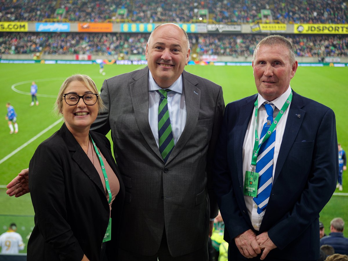 It was great to welcome Stephen Topping and Amy Smith to the Northern Ireland's UEFA Nations League match this week 🏟

The Glenavon FC kitman donated a kidney to a stranger inspired by his granddaughter's health journey. Our President hosted Stephen and recipient Amy Smith to