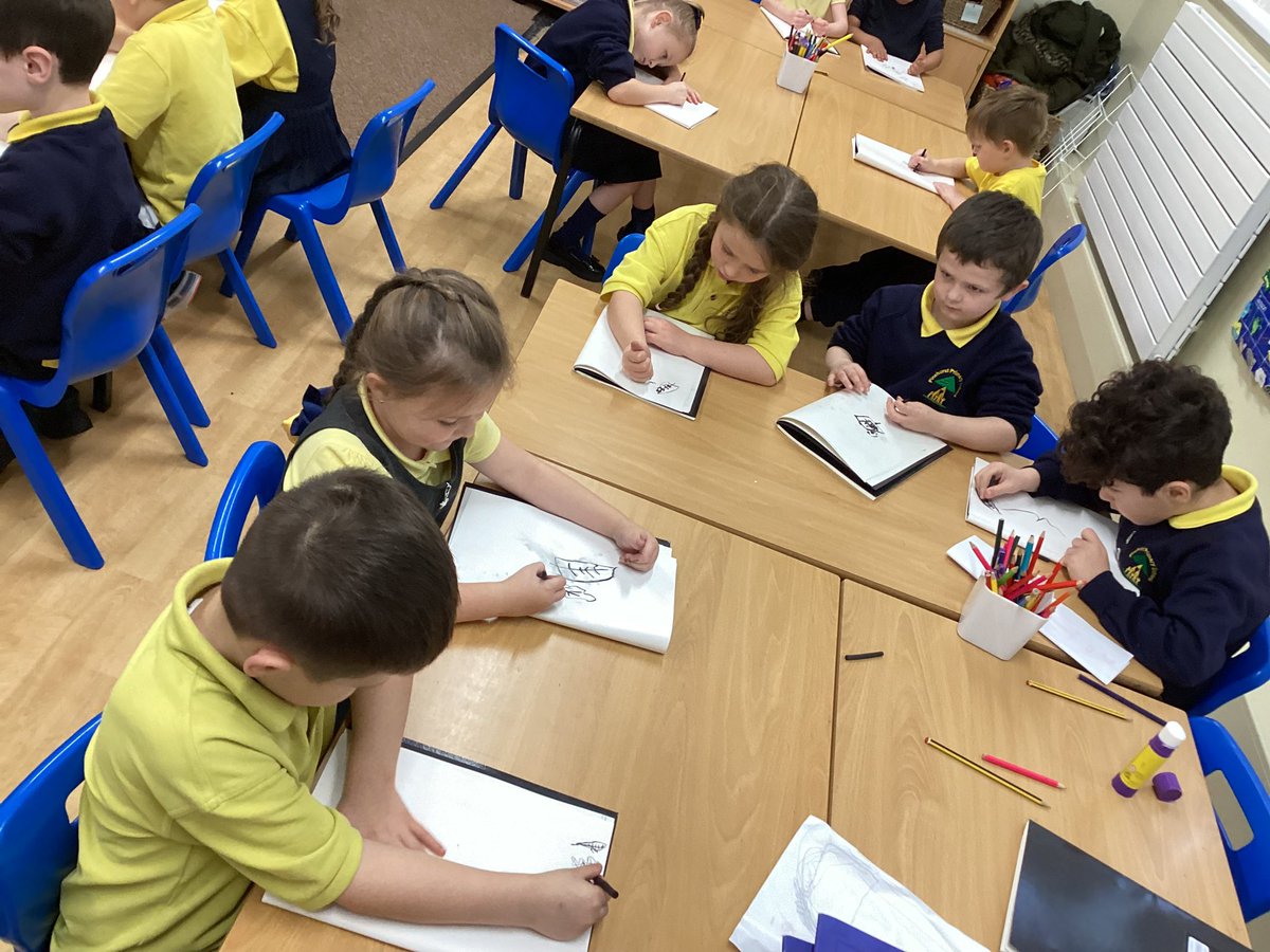 Mrs_kirby29's tweet photo. Take a look at some of our fantastic autumn leaves 🍁 🍂 we used charcoal to sketch a variety of leaves. Didn’t we do a fabulous job!? @MissMcBride20 #pinehurstart @PinehurstP https://t.co/sG2qx6gavB
