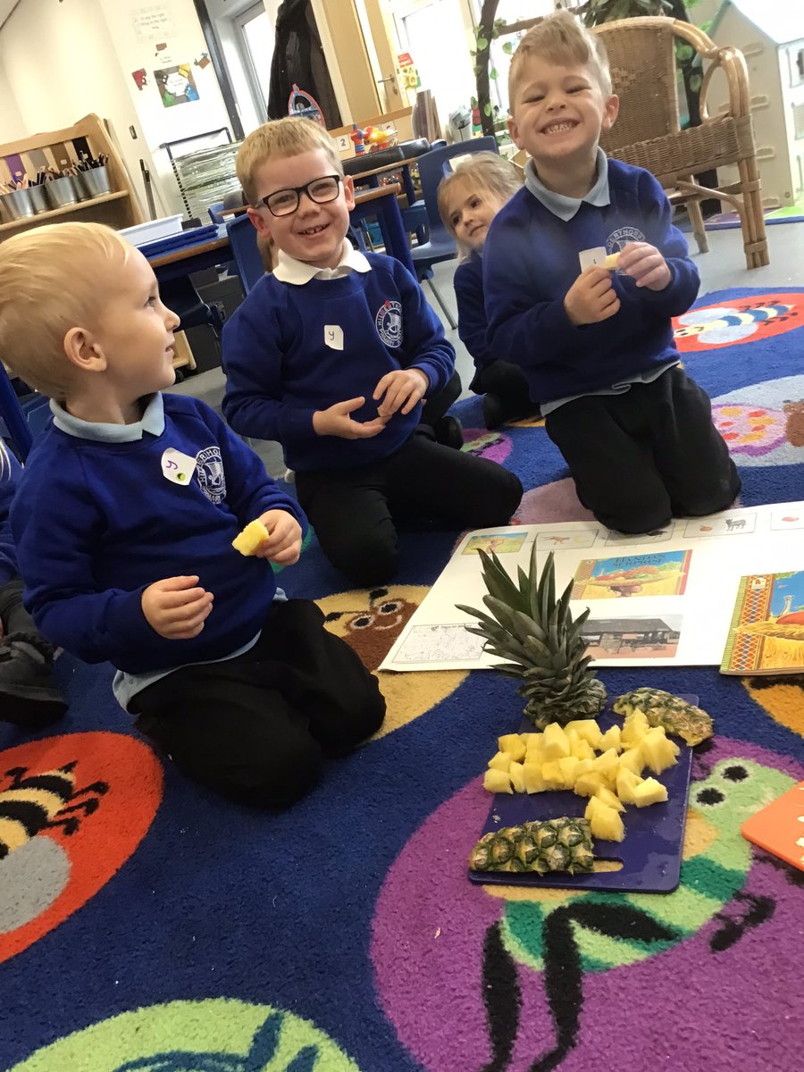 HilderthorpeSch's tweet photo. EYFS enjoyed fruit tasting this week as part of their work on Handaβs Suprise ππ₯ππ₯ π what a delicious treat ! @Booktrust #eyfs #hildeyfs #hildeng https://t.co/8XAAO4QRgu