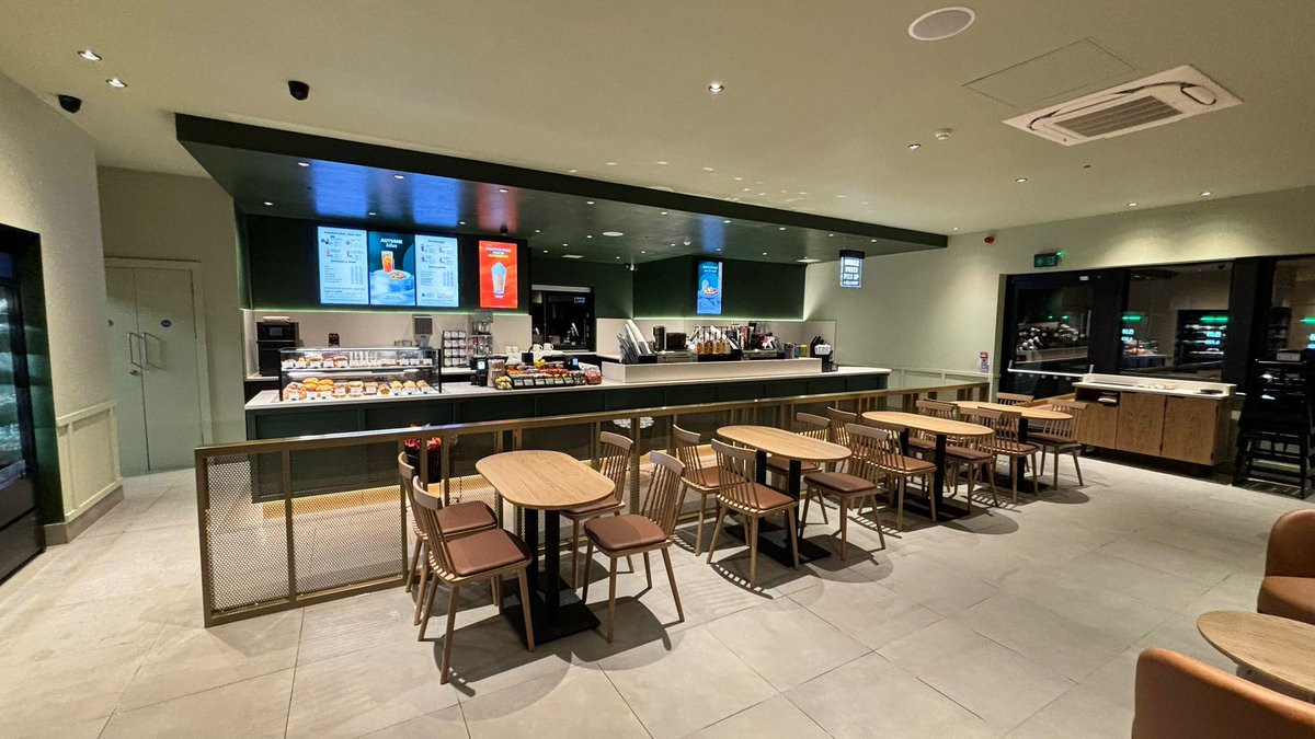 BurneyGroup's tweet photo. Our @StarbucksUK for KBeverage LTD in Hadleigh is looking fantastic! The fit-out is complete, the first living green wall at a @StarbucksUK is installed, and they are ready for opening.
#Starbucks #KBeverageLTD #GreenLivingWall #Hadleigh #StoreOpening #FitOutComplete https://t.co/EFHBv2Logc