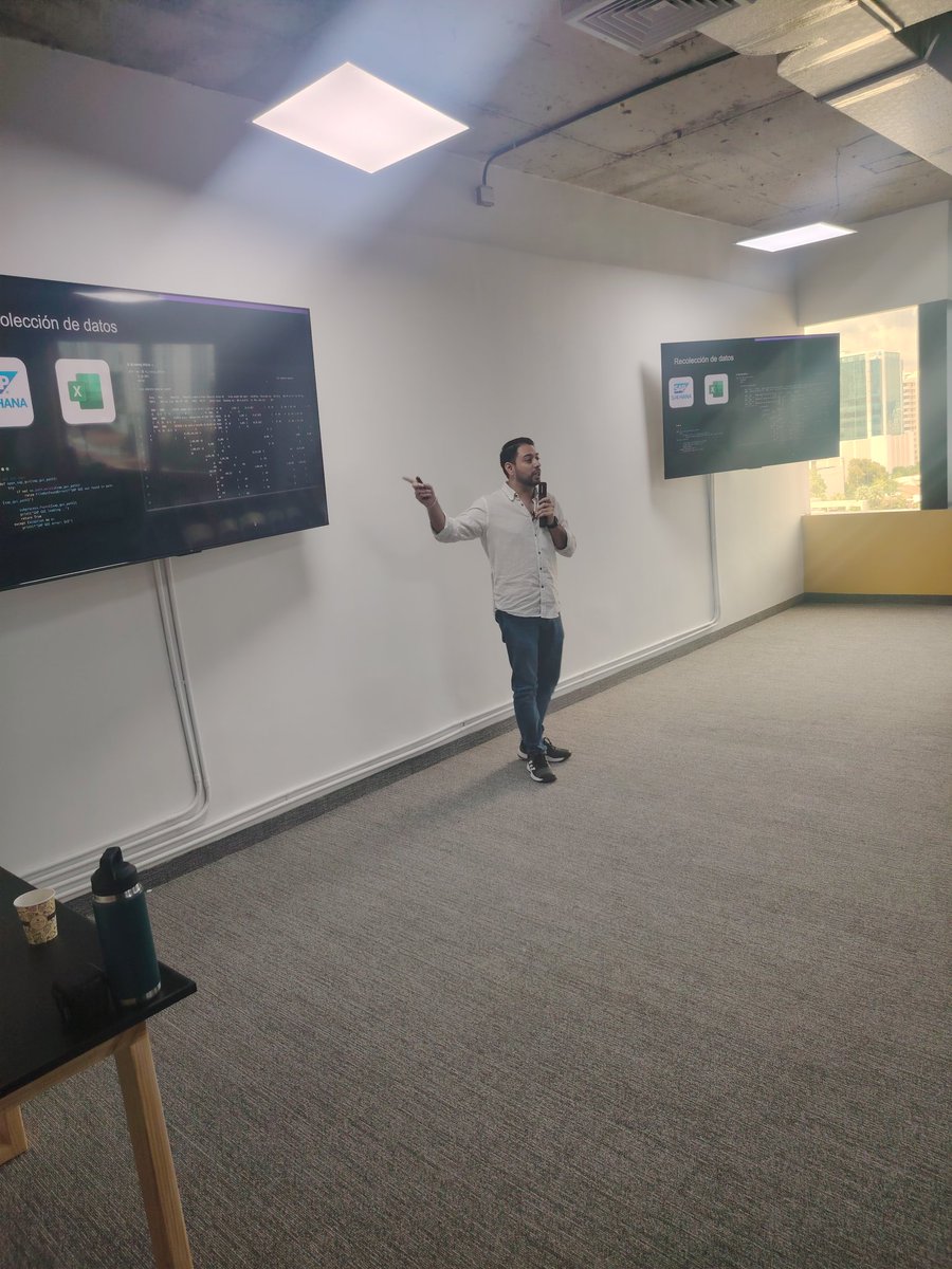 PythonPanama's tweet image. 🗣️Jason Sepulveda: La productividad empresarial genera más valor a la compáñia. 

#PyCon2024 #PythonPanama #datos