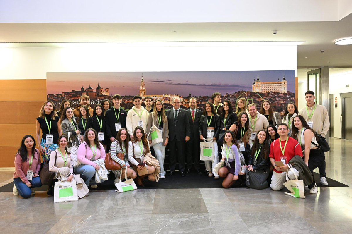 Y gracias a <a href="/FJJimeno_Gil/">FJJimeno_Gil</a>, Concepción Sánchez, Piedad García, patrocinadores e implicados para hacer realidad esta jornada. También a los asistentes.

Y mi enhorabuena a los ponentes por visibilizar la labor asistencial, social y digital de la #FarmaciaComunitaria.

#JNOF24