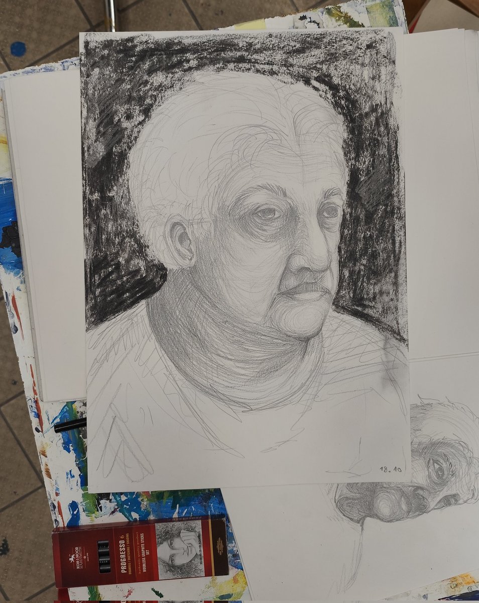 2nd live drawing portrait session today.

It's so nice to draw together with everyone  😊