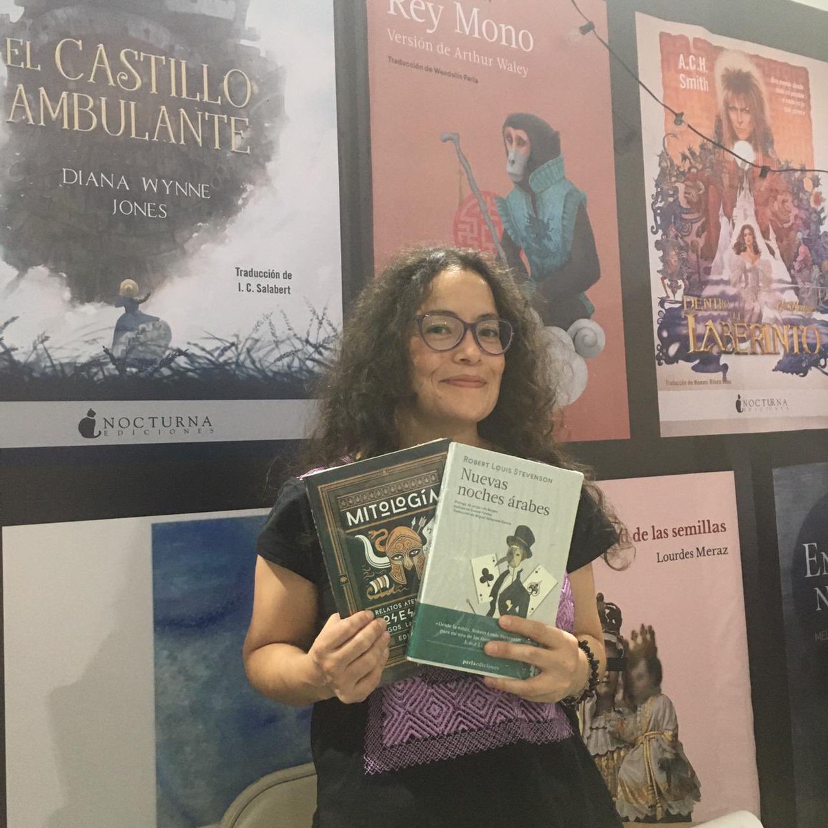Un carrusel con nuestros hermosos lectores🤩 para anunciar que MITOLOGÍA ILUSTRADO es nuestro bestseller de la FIL Zócalo 🔊🎠🎢🎢
Recuerden que la feria termina el domingo: ¡los esperamos! Búsquennos en la carpa 4, stand 202 🫵🏼🫵🏼