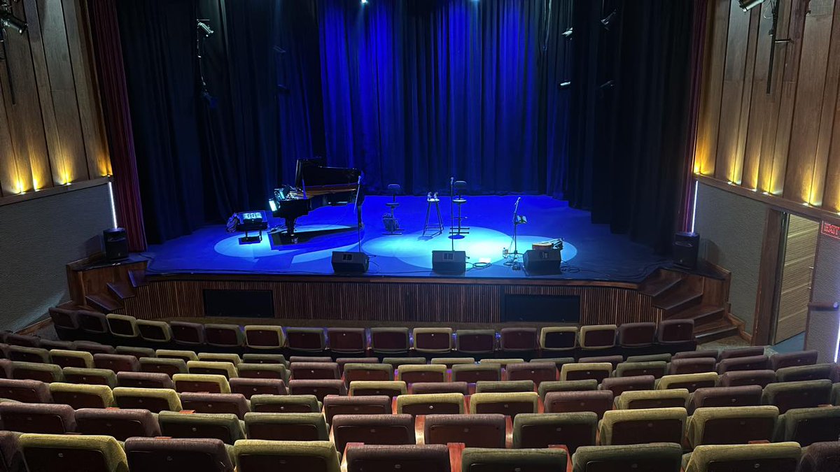 johan_kelber's tweet photo. Nog ń lekker Drie van die Bestes show die naweek, Mathys Roets, Danie Niehaus, Germandt Geldenhuys, die keer speel ek ook bietjie tjello.
#music #musician #pretoria #atterburytheater #sundayfunday #mathysroets #DanieNiehaus #GermandtGeldenhuys #johankelber https://t.co/1gbzAT5LZq
