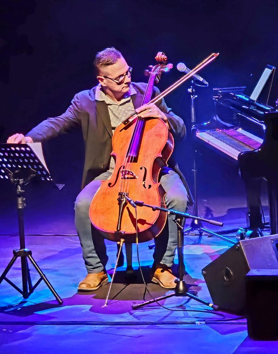 johan_kelber's tweet photo. Nog ń lekker Drie van die Bestes show die naweek, Mathys Roets, Danie Niehaus, Germandt Geldenhuys, die keer speel ek ook bietjie tjello.
#music #musician #pretoria #atterburytheater #sundayfunday #mathysroets #DanieNiehaus #GermandtGeldenhuys #johankelber https://t.co/1gbzAT5LZq