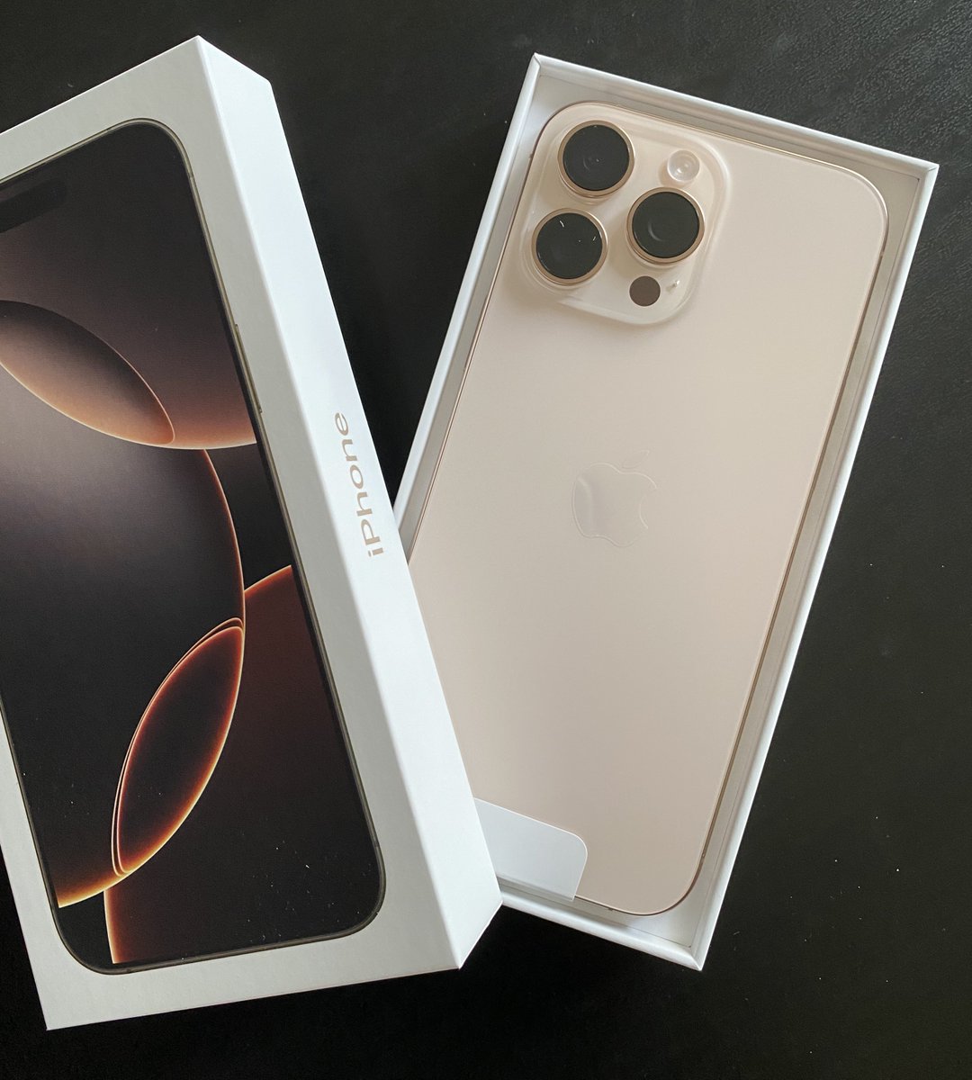 Mein neues iPhone 16 Pro Max ist da und bin soweit sehr happy. Läuft super smooth, geiles Display, gewohnt hochwertig, sinnvolle Ergänzungen im UI, Kamera-Upgrade vom 11er spürbar, wenn auch keine Welten. Nur das neue „Fotos“ UI von iOS ist einfach ne Katastrophe.