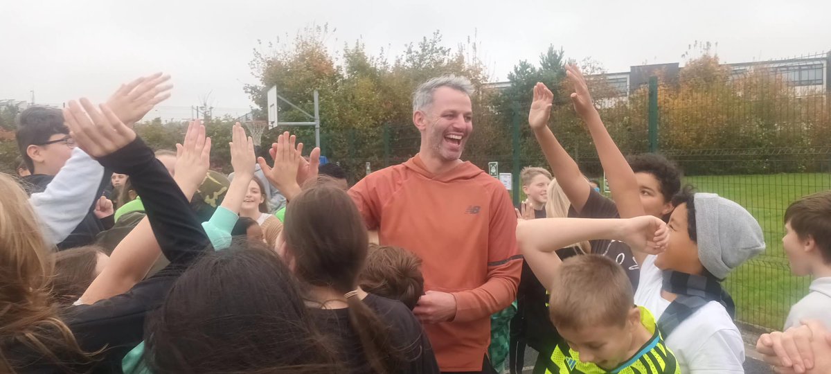 Thomas Barr Olympian, returned to his former school, Waterford Educate Together NS for a visit, the children were delighted to see his medals &amp; had lots of fun doing relays &amp; The Daily Mile. Huge thanks to <a href="/TomBarr247/">Thomas Barr</a>, the teachers &amp; staff for such a warm welcome &amp; <a href="/WaterfordLSP/">Waterford Sports Partnership</a>