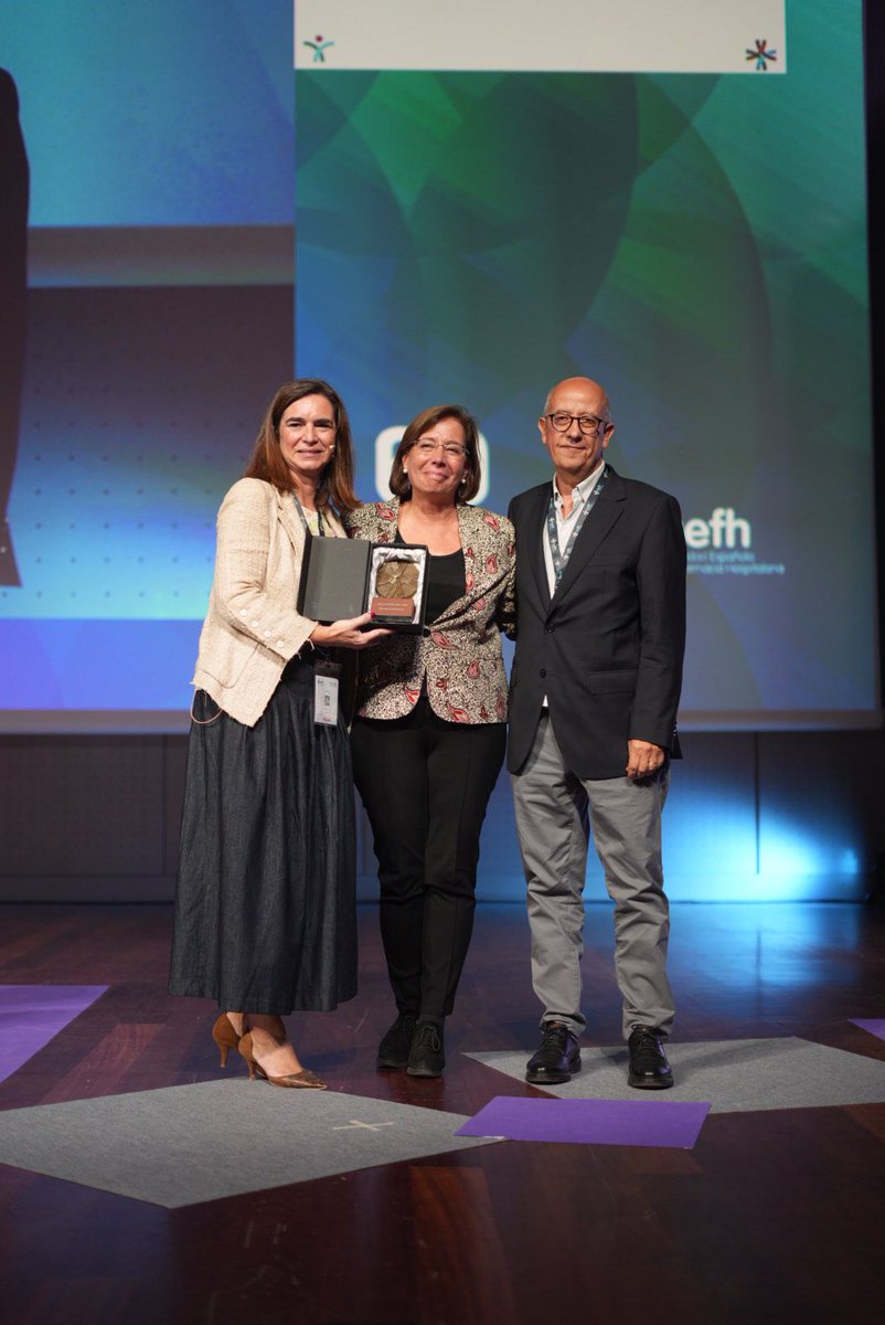Enhorabuena a nuestra compañera Ana Clopés que ha recibido hoy en #sefh24 la Medalla Joaquín Bonal 2024

Una carrera ligada a oncología y a evaluación de medicamentos, siempre orientada al paciente y a sus necesidades ¡Gracias por ser inspiración como profesional y como persona!