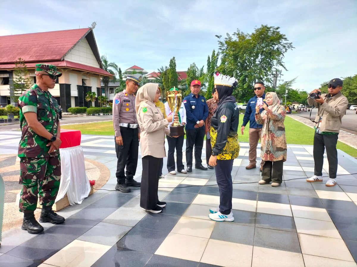 Trd0902's tweet photo. Pendim0902BERAU - Kasdim 0902/Berau Mayor Inf Biringallo, S. Sos., menghadiri acara pembukaan Lomba Ketangkasan Baris Berbaris yang ke VIII tahun 2024, bertempat di Halaman Kantor Bupati Berau Jl. APT. Pranoto Kel. Gayam Kec. Tanjung Redeb Kab. Berau, Jumat (18/10/2024). https://t.co/zOkdhYDA2i