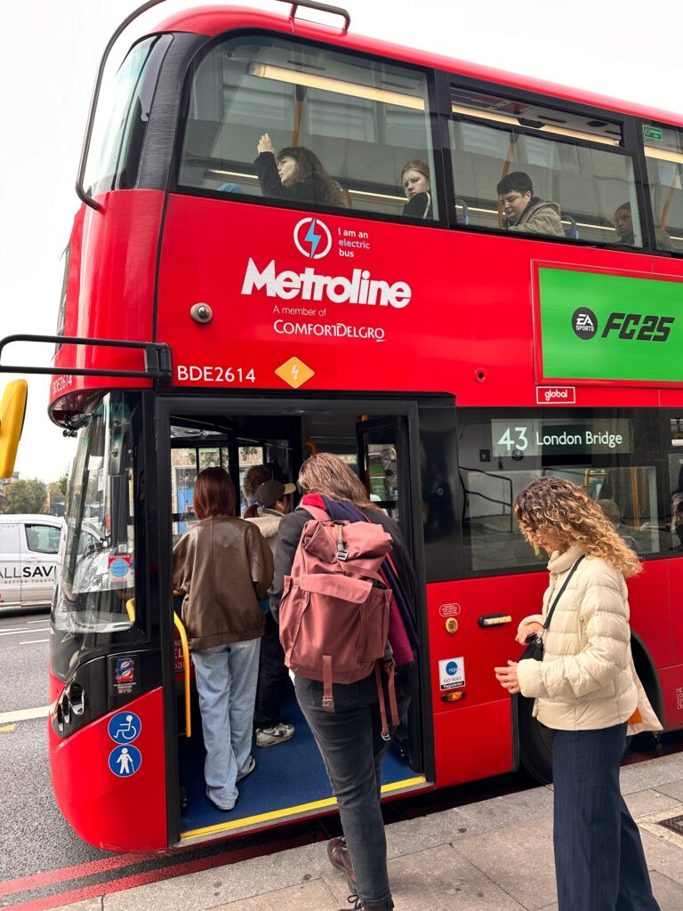 Is it safe to ride a bus? Holloway Express asked locals in the area what they thought after the tragic death of a woman hit by a double-decker. Read more here - written by London Metropolitan University students!
hollowayexpress.org.uk/woman-hit-by-d…