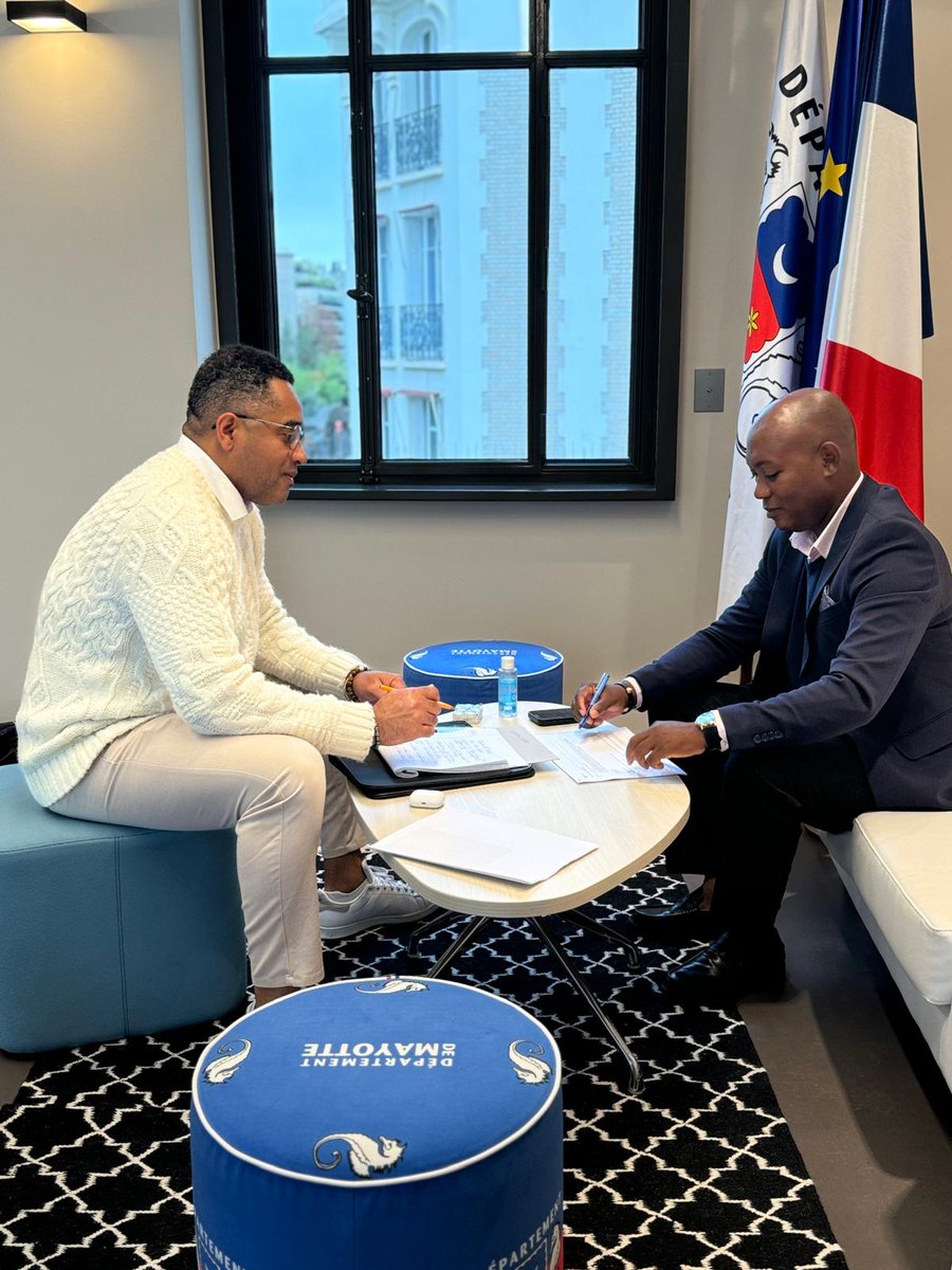 MayotteParis's tweet photo. Anli BEDJA, délégué de l'ALEFPA Mayotte a effectué une visite de courtoisie à la DMP, afin de présenter nos missions, et d'envisager une collaboration sur des projets futurs visant à soutenir les publics concernés par leurs missions.
🙏🏽 #ALEFPA #Mayotte #Solidarité #Projet https://t.co/8idskanG5U
