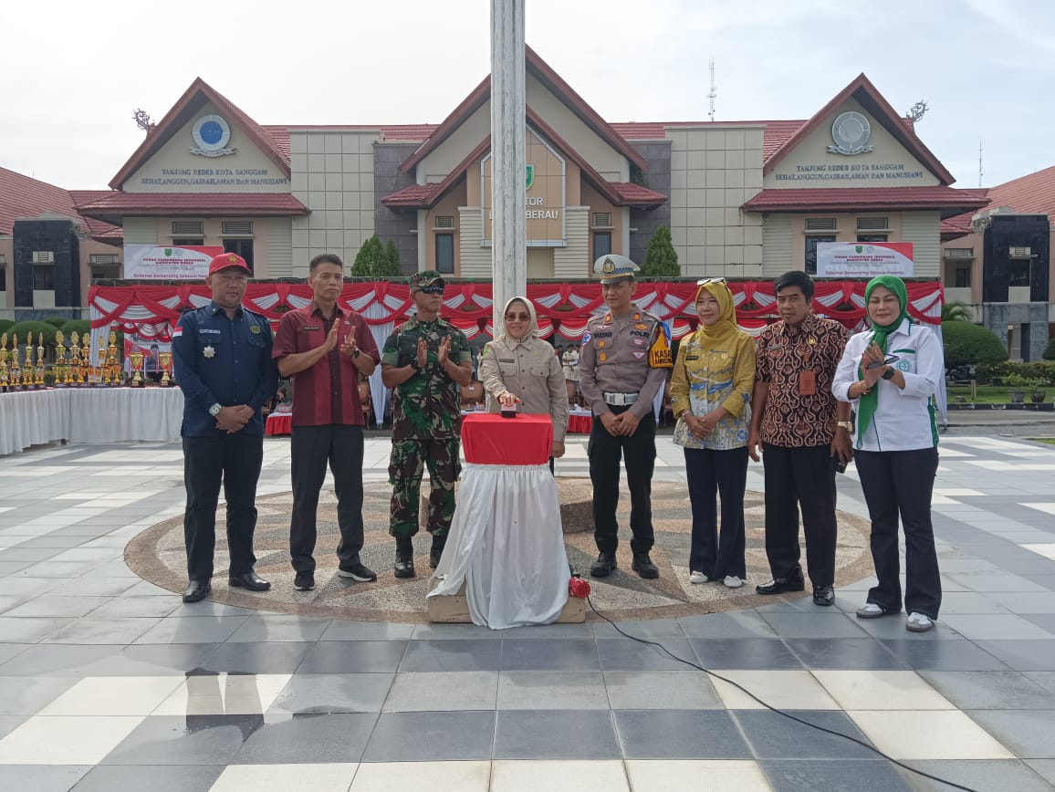 Trd0902's tweet photo. Pendim0902BERAU - Kasdim 0902/Berau Mayor Inf Biringallo, S. Sos., menghadiri acara pembukaan Lomba Ketangkasan Baris Berbaris yang ke VIII tahun 2024, bertempat di Halaman Kantor Bupati Berau Jl. APT. Pranoto Kel. Gayam Kec. Tanjung Redeb Kab. Berau, Jumat (18/10/2024). https://t.co/zOkdhYDA2i