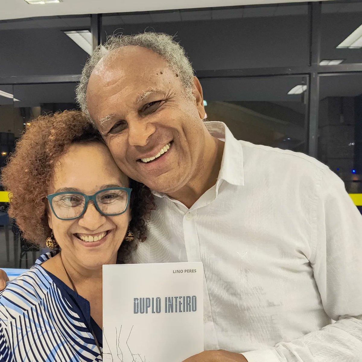 prof_linoperes's tweet photo. Registros do lançamento de meu livro de poemas "Duplo Inteiro" no II Festival Literário da UFSC Salim Miguel, no dia 14, no Centro de Cultura e Eventos. Reencontrei amigos e amigas queridas e amantes da literatura no espaço da Universidade em belo evento que valoriza a palavra. https://t.co/2YgexziPde