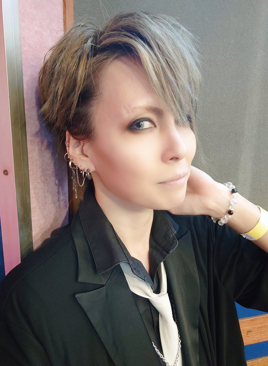 existxtrace_19's tweet photo. 青山RizMワンマン、明日です。
ライブって、皆それぞれ色んな想いで来てくれてると思うけど…
やっぱり最後には、笑い合えるような、そんな場所でありたいと思うわけです。
昼も夜も、思いっきり楽しもうね。
お待ちしてます。
乙魅 https://t.co/SSIRkcRVjV