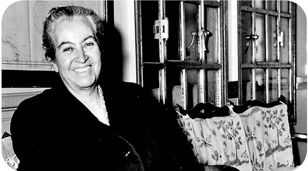 dajimenez80's tweet photo. Con Gabriela Mistra conocí la poesía, la pedagogía y la lucha por los derechos. Entendí que sin caminar con la ruralidad y la periferia es imposible entender la explotación de América. Agradecí los buenos sonetos y hoy me permite saber que sin poesía no tiene sentido el caminar. https://t.co/sXxcarRW8F