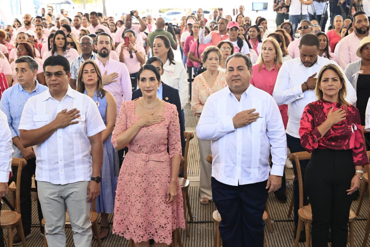 SNSRDO's tweet photo. #Ahora
Inicia acto conmemorativo del 3er. aniversario de la creación del Programa para la Detección Oportuna de Cáncer de Mama, Cervicouterino y Próstata del SNS, en el Parque Eugenio María de Hostos, encabezada por la primera dama @raquelarbaje.

https://t.co/8l0K2UZWRX

#SNSRD https://t.co/unIhYeWdoA