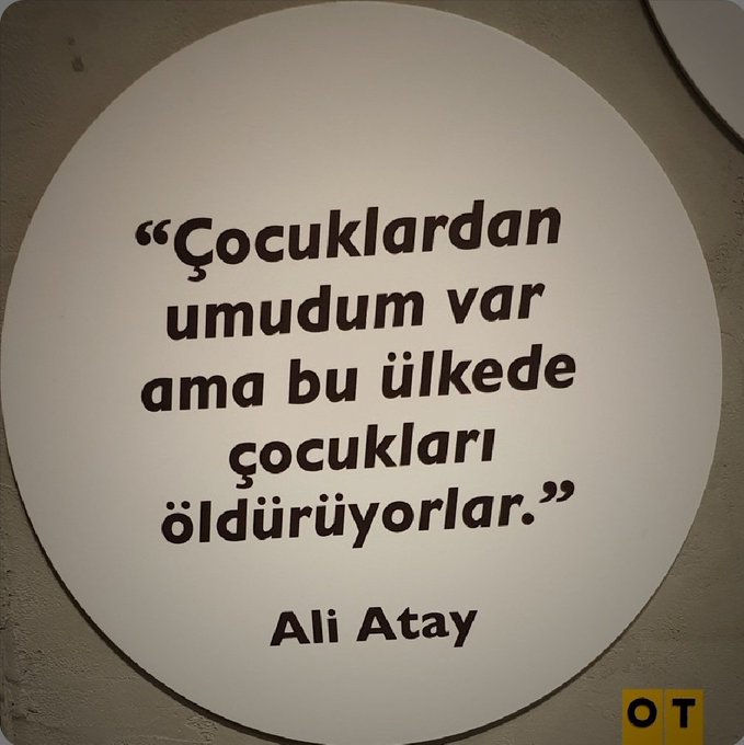 çocuklardan umudum var ama bu ülkede çocukları öldürüyorlar..!
#bebekkatilleri 
#TurkiyedeKatliamVar