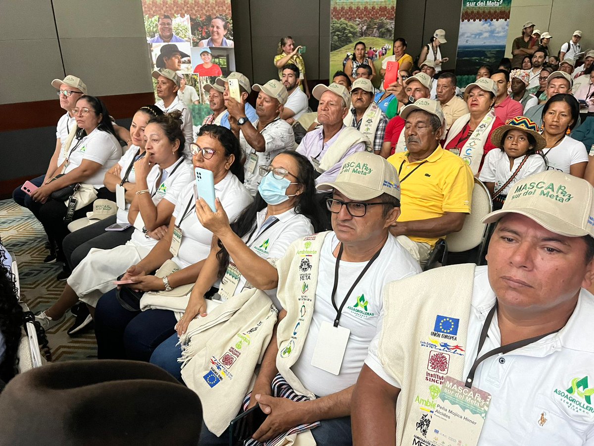 InstitutoSINCHI's tweet photo. #MASCApaz Hoy cierre de proyecto en Villavicencio. Las comunidades de 6 municipios del Sur del Meta están orgullosas de las iniciativas sostenibles que adelantaron y que demuestran que la paz es bienestar. También son líderes de conservación y restauración de los bosques🌳🌿 https://t.co/Ra18M7PUdI