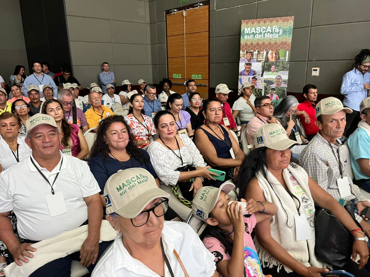 InstitutoSINCHI's tweet photo. #MASCApaz Hoy cierre de proyecto en Villavicencio. Las comunidades de 6 municipios del Sur del Meta están orgullosas de las iniciativas sostenibles que adelantaron y que demuestran que la paz es bienestar. También son líderes de conservación y restauración de los bosques🌳🌿 https://t.co/Ra18M7PUdI