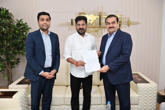 JayPatel3003's tweet photo. Congress's Telangana CM Revanth Reddy recieves donation cheque of Rs 100 crore from Adani towards the establishment of Young India Skills University.

ये वाला अडानी अच्छा है.... वो जो मोदी जी के साथ घूमता है ना.... वो बेकार है..

#Telangana #AdaniGroup https://t.co/8OyeuMiuGG
