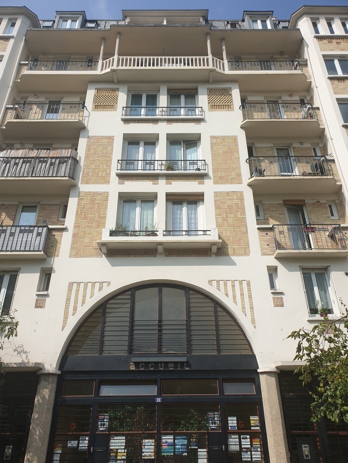 Paris_Habitat's tweet photo. Du 18 au 20 octobre ont lieu les @JNArchi. Pour l'occasion, Paris Habitat et la @cicat4 vous proposent de partir en balade à la découverte du patrimoine architectural des HBM de la porte de Montmartre dans le 18e arrondissement.
↪️
https://t.co/30p9F6XzGL
#VivreEnsembleLaVille https://t.co/Tc2PG4KyJd