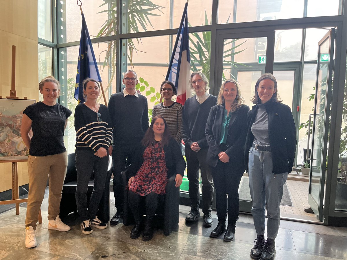 Mattei philippe (@fifoumarate) on Twitter photo Dernier jour en #Erasmus <a href="/PEER2FORMATHS/">PEER2FORMATHS</a> à Stockholm 🇸🇪 : Visite de l’école primaire Storkyrkoskolan et échanges à l’ambassade de France avec l’institut français.
<a href="/IF_Suede/">Institut français de Suède</a>
<a href="/DRAREIC_PACA/">DRAREIC PACA</a>
<a href="/MathsAcNice/">MathsAcNice</a>
<a href="/LyceeBeaussier/">Lycee_Beaussier</a> <a href="/ErasmusplusFR/">Agence Erasmus+ France / Education Formation</a> Dernier jour en #Erasmus <a href="/PEER2FORMATHS/">PEER2FORMATHS</a> à Stockholm 🇸🇪 : Visite de l’école primaire Storkyrkoskolan et échanges à l’ambassade de France avec l’institut français.
<a href="/IF_Suede/">Institut français de Suède</a>
<a href="/DRAREIC_PACA/">DRAREIC PACA</a>
<a href="/MathsAcNice/">MathsAcNice</a>
<a href="/LyceeBeaussier/">Lycee_Beaussier</a> <a href="/ErasmusplusFR/">Agence Erasmus+ France / Education Formation</a>