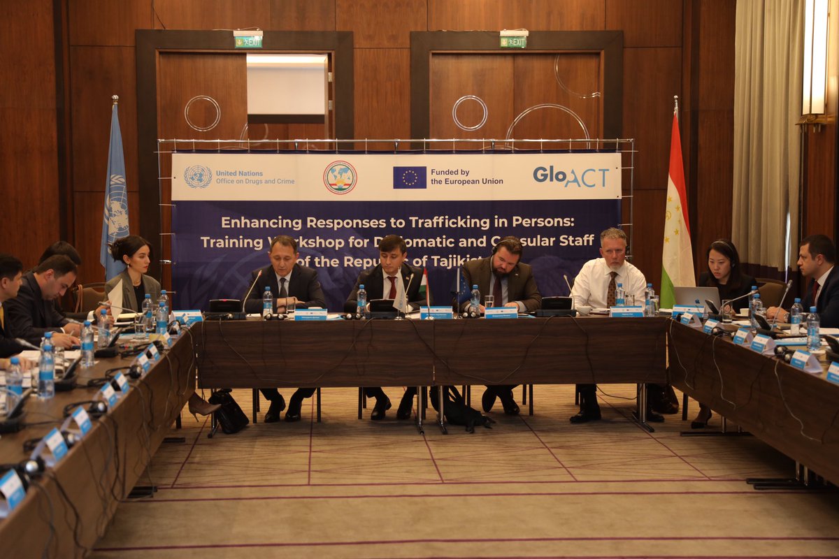 UNODC_ROCA's tweet photo. 🌏Diplomatic and consular officials of 🇹🇯 enhanced their skills in developing effective response mechanisms to human trafficking at a training workshop in Dushanbe organized by @UNODC and the Ministry of Foreign Affairs. Supported by the @EUinTajikistan
#GLOACT #HumanRights https://t.co/iHDDFlMD9M