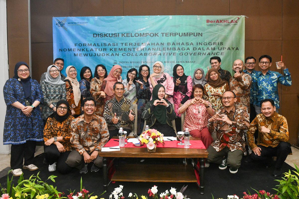 setkabgoid's tweet photo. Sekretariat kabinet melalui Asisten Deputi Bidang Naskah dan Terjemahan menyelenggarakan FGD dengan tema "Formalisasi Terjemahan Bahasa Inggris Nomenklatur Kementerian/Lembaga dalam Upaya Mewujudkan Collaborative Governance" di Bogor, Jawa Barat, Kamis (17/10/2024).
#InfoSetkab
Foto: Humas Setkab (JAY)