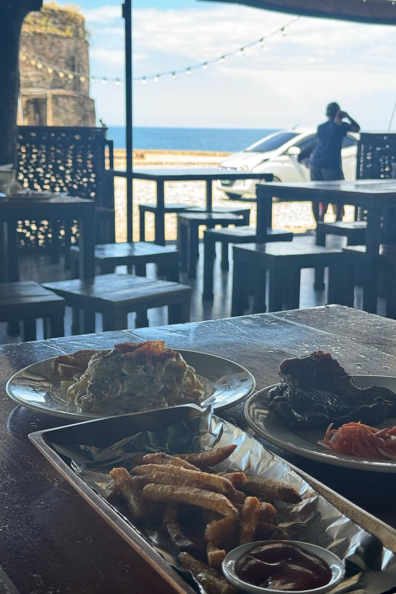 GOSHITSRAYMA's tweet photo. Typical lunch out with the office friends.
Beach view ++ steak with chismis on the side🤪🥂 https://t.co/ZmlfZ01SzV