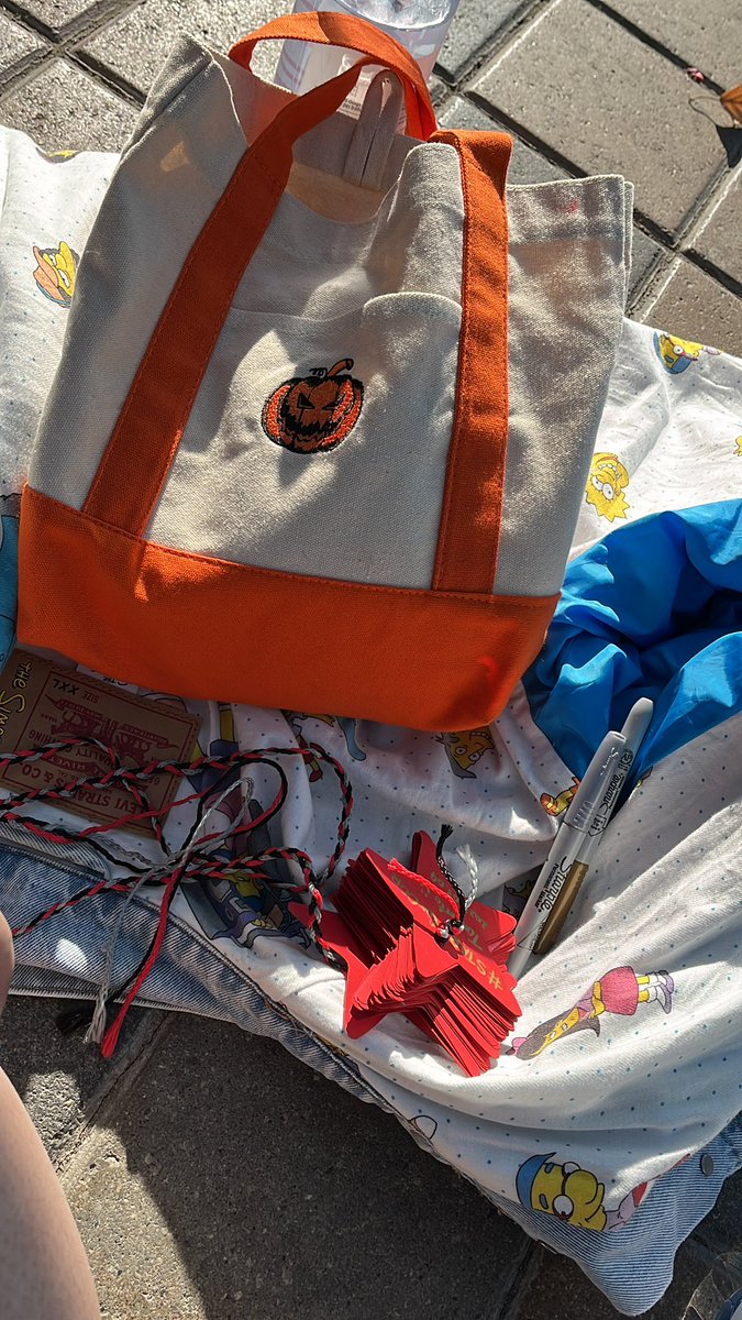 nativegaymer's tweet photo. #STARSFOROOR is happening at toronto stop!! here’s the stuff i’m carrying so you guys know who to look for!! @starsforOOR @ONEOKROCK_japan https://t.co/wSpkxQ9dE2