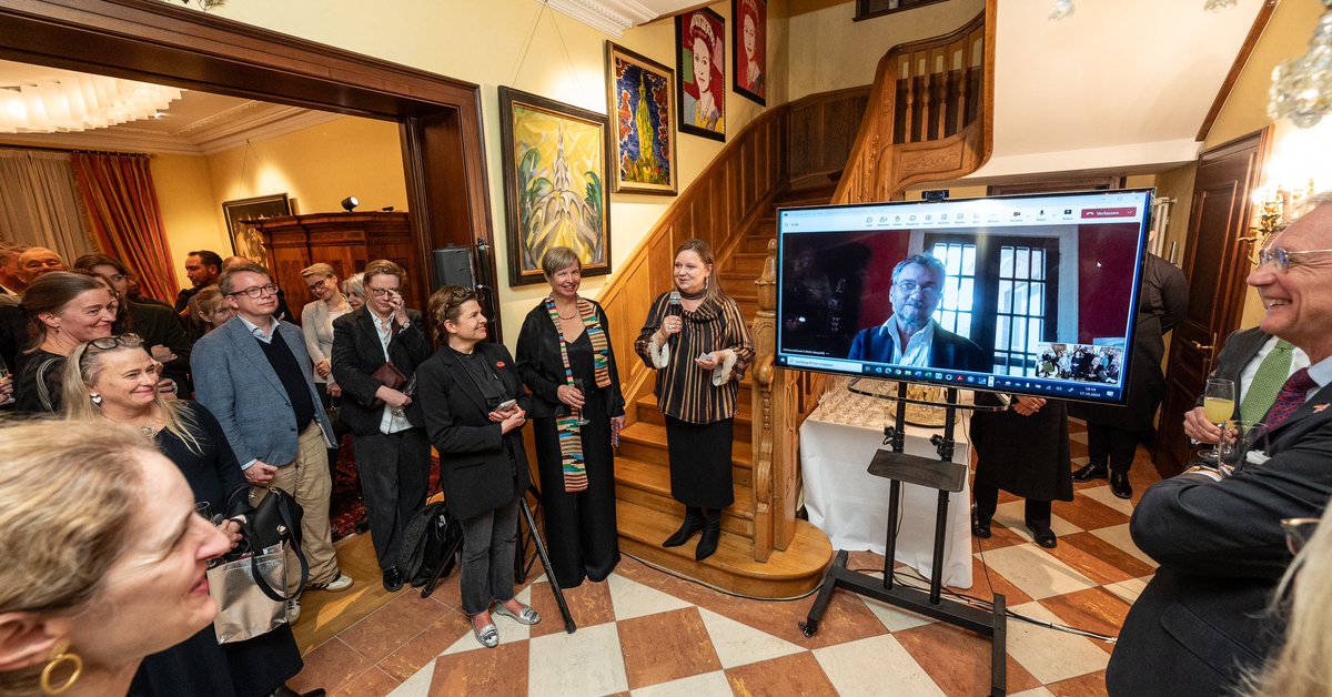 HelgaStellBC's tweet photo. “Rigorous &amp; uncompromising”-  a review of Kairos and another successful UK at Frankfurt Book Fair reception yesterday evening! A great pleasure to have Jenny Erpenbeck and Michael Hoffman, this year’s International Booker Prize winners, as our guests of honor. 🇩🇪🇬🇧 https://t.co/iZEFokdoCy