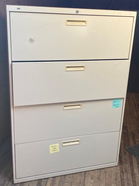 systemgroupllc1's tweet photo. 4 drawer cabinet for only $100

We are selling both new and used furniture for your office or home. Currently selected new furniture is available at a discount.

I deliver with a fee depending on the area.
   
if interested 6154053268/systemsgroupllc.com
.  
.  
.  
 #saleAlert https://t.co/TMrAILL1V6