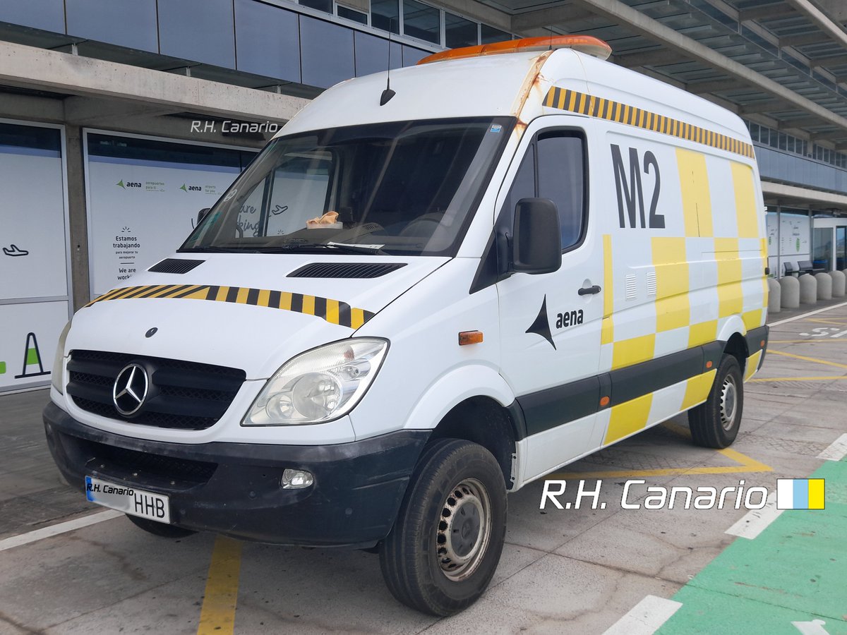 modcanario's tweet photo. 🇮🇨 M2 Aena Taller Movil Aeropuerto de La Palma (SPC)
🇩🇪 2006 Mercedes-Benz Sprinter R2TE 2.1 313 CDI 4X4 129 cv [W906] Unibus

#MercedesBenz #MercedesBenzSprinter #MercedesBenzW906 #Unibus #Aena #TallerMovil #AeropuertodeLaPalma #SPC #GCLA https://t.co/QADTHSHF1h