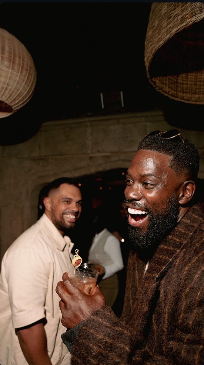 MusicConnoisseu's tweet photo. Ghetts with some UK rap/grime legends at his birthday party

The legendary rapper turned 40 last week and got to celebrate his birthday with a new BET award 😮‍💨🔥 true style https://t.co/IBDE6ipVyi