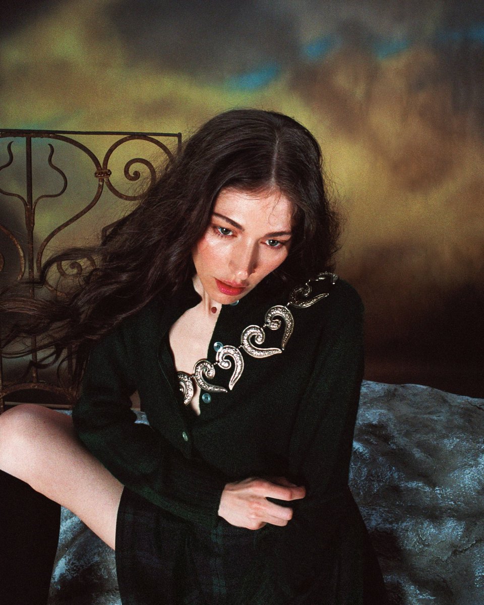gagasyuyi's tweet photo. 5 years ago caroline polachek released 'pang'. https://t.co/QKNwzIJ4XC