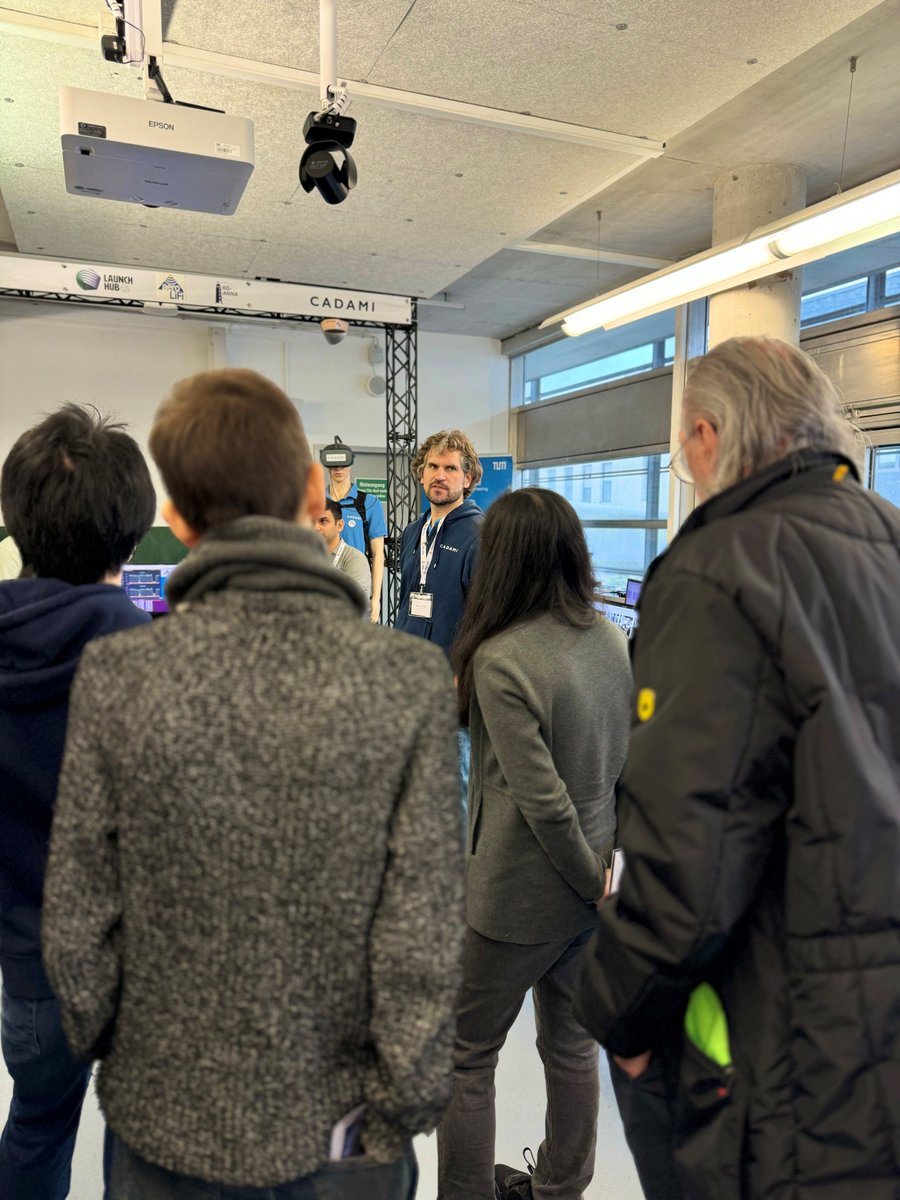 launchhub42 tweet media